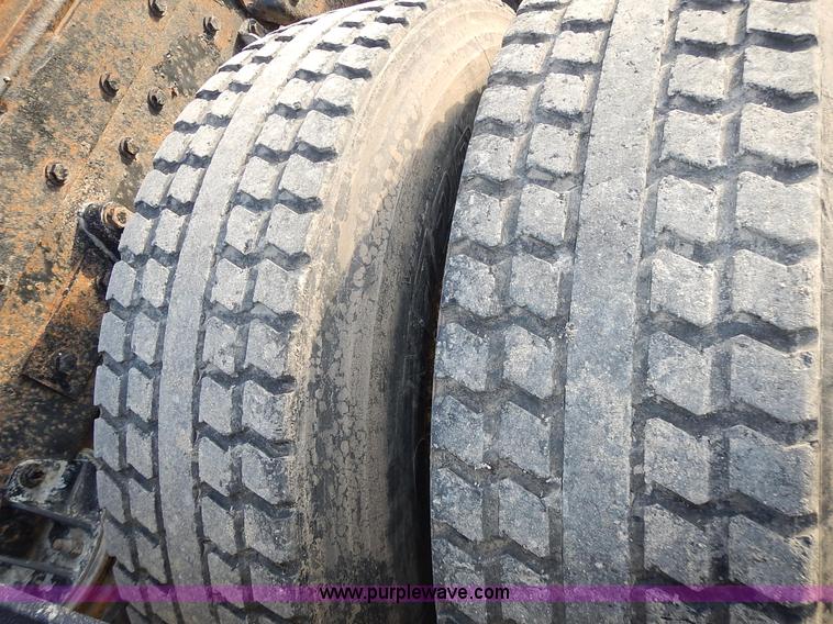 image for item L3604 1994 Kenworth T450B semi truck