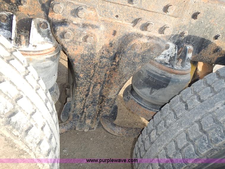 image for item L3604 1994 Kenworth T450B semi truck