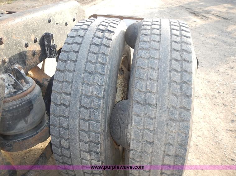 image for item L3604 1994 Kenworth T450B semi truck