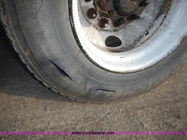 image for item L3604 1994 Kenworth T450B semi truck