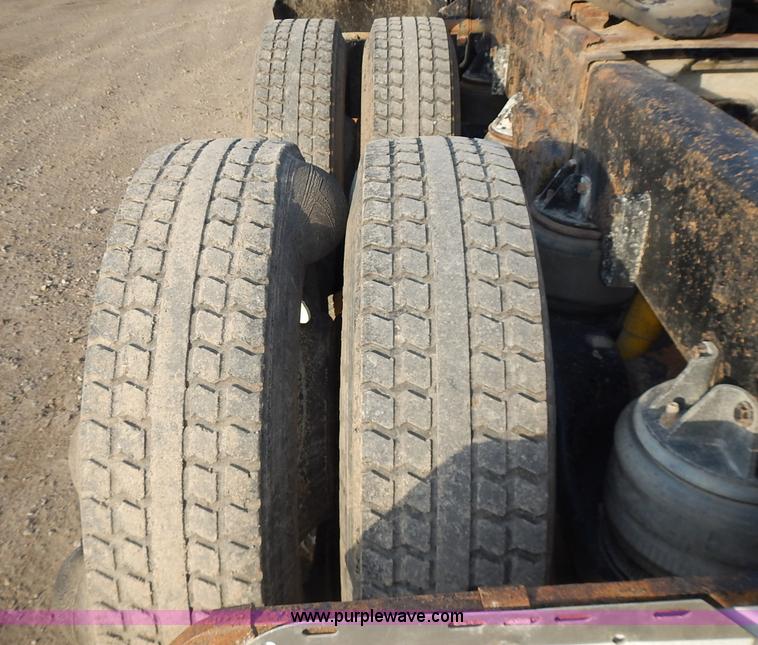 image for item L3604 1994 Kenworth T450B semi truck