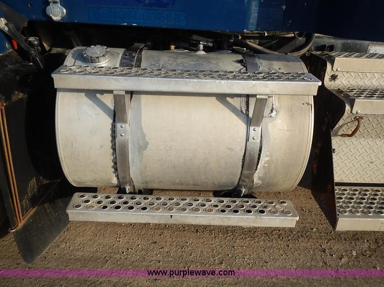 image for item L3604 1994 Kenworth T450B semi truck