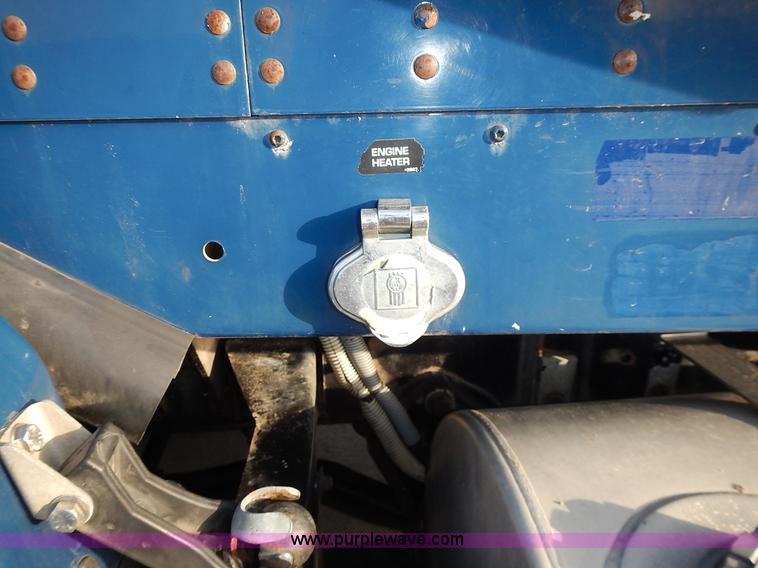 image for item L3604 1994 Kenworth T450B semi truck