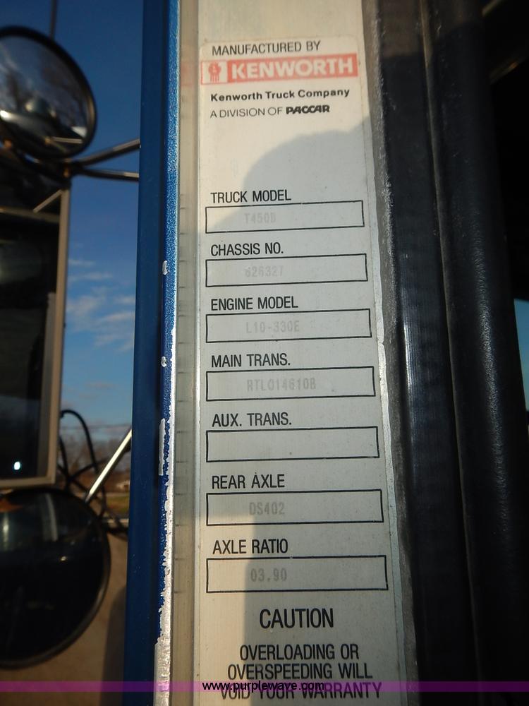 image for item L3604 1994 Kenworth T450B semi truck