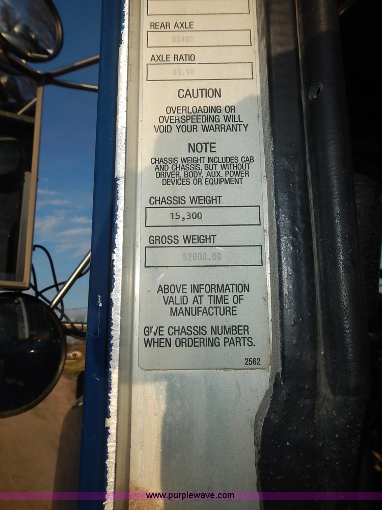 image for item L3604 1994 Kenworth T450B semi truck