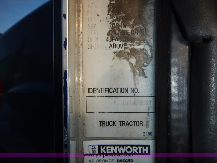 image for item L3604 1994 Kenworth T450B semi truck