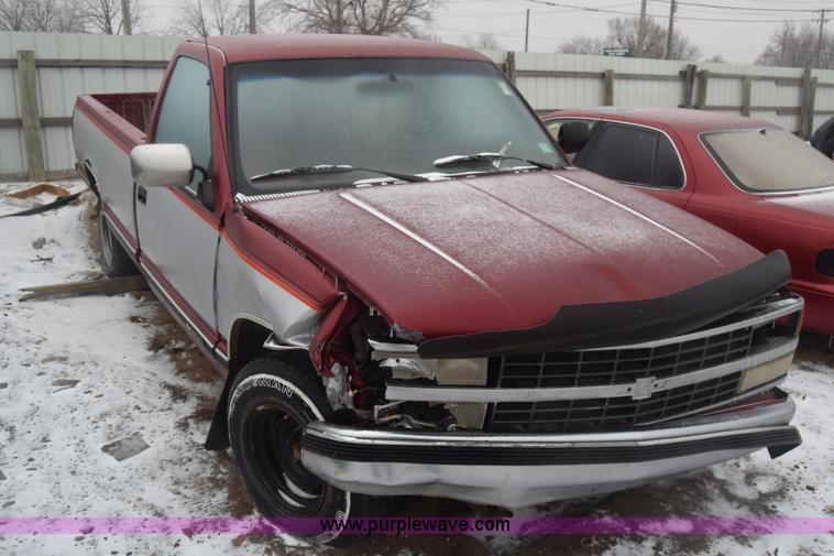 image for item BK9778 1990 Chevrolet Silverado 1500 pickup truck