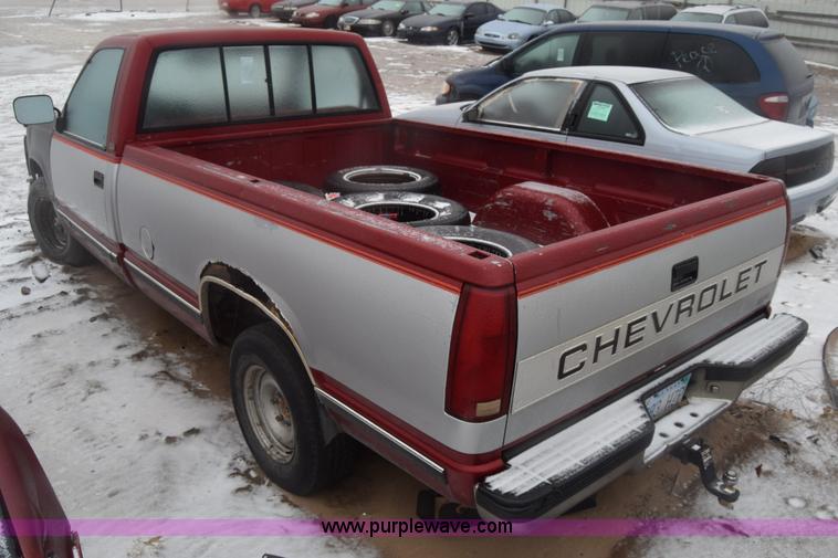 image for item BK9778 1990 Chevrolet Silverado 1500 pickup truck