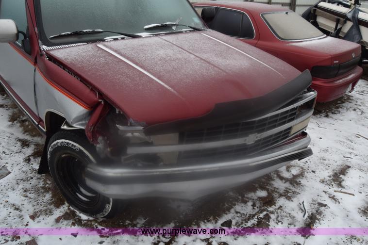 image for item BK9778 1990 Chevrolet Silverado 1500 pickup truck