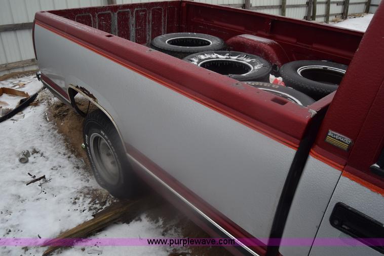 image for item BK9778 1990 Chevrolet Silverado 1500 pickup truck