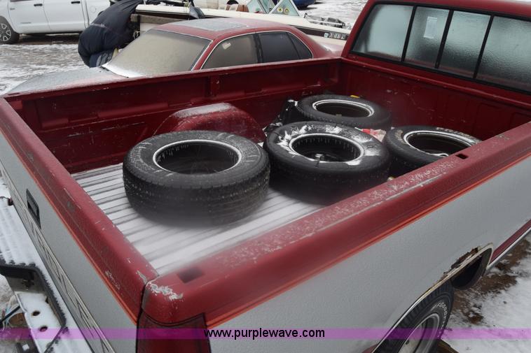 image for item BK9778 1990 Chevrolet Silverado 1500 pickup truck