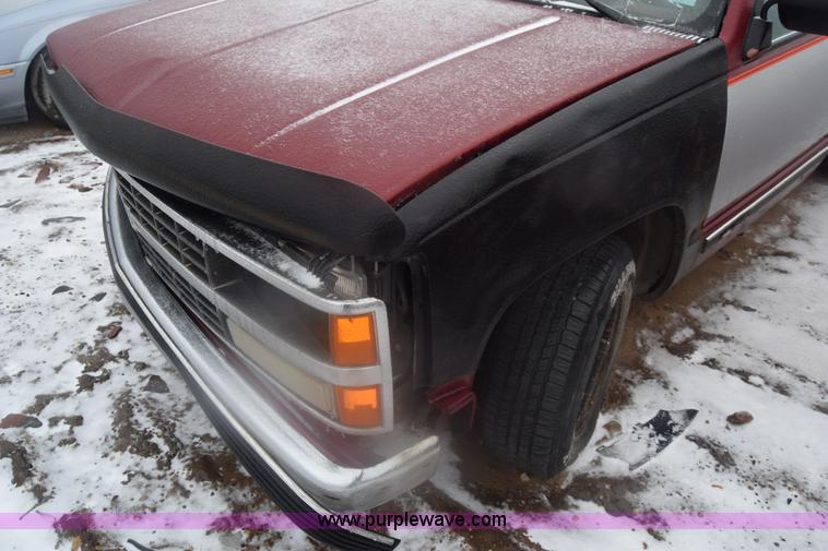 image for item BK9778 1990 Chevrolet Silverado 1500 pickup truck