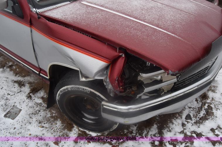 image for item BK9778 1990 Chevrolet Silverado 1500 pickup truck