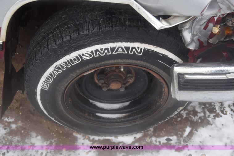 image for item BK9778 1990 Chevrolet Silverado 1500 pickup truck