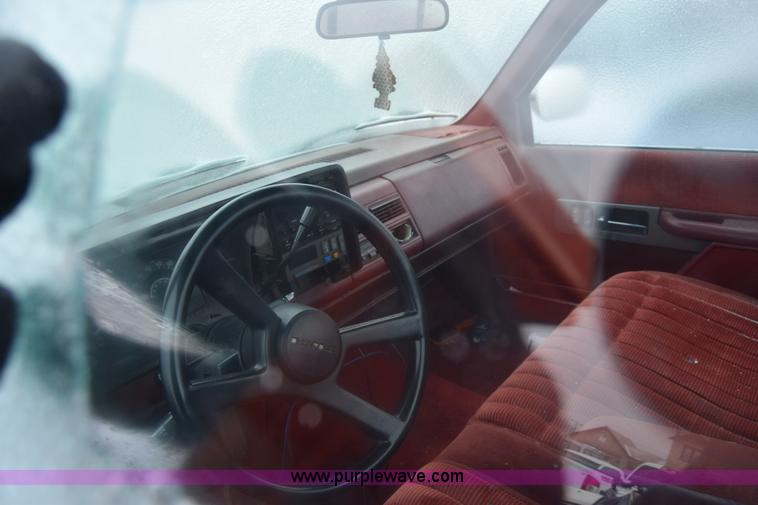 image for item BK9778 1990 Chevrolet Silverado 1500 pickup truck