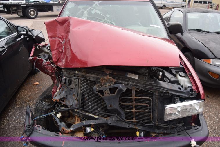 image for item BK9787 2001 Chevrolet S10 Ext. Cab pickup truck