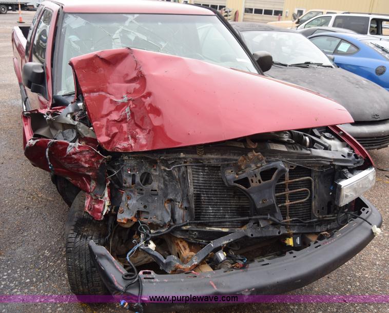 image for item BK9787 2001 Chevrolet S10 Ext. Cab pickup truck