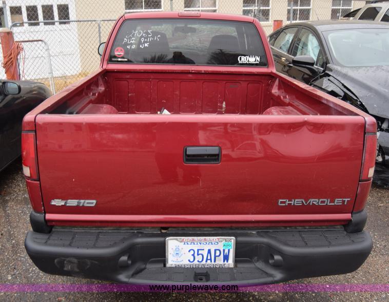 image for item BK9787 2001 Chevrolet S10 Ext. Cab pickup truck