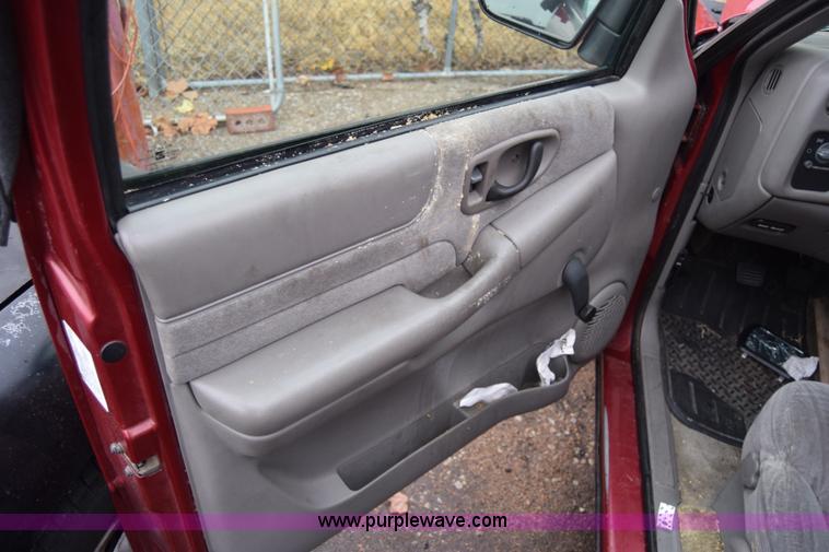 image for item BK9787 2001 Chevrolet S10 Ext. Cab pickup truck