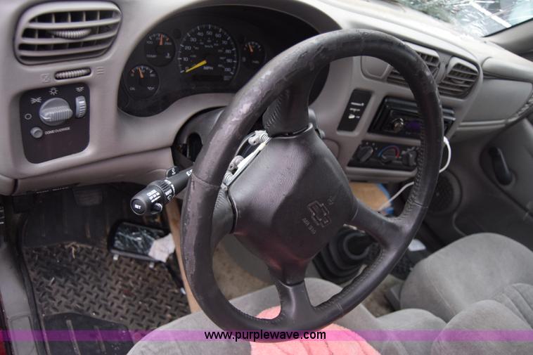 image for item BK9787 2001 Chevrolet S10 Ext. Cab pickup truck