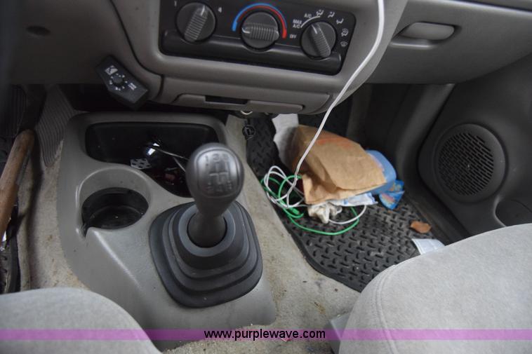 image for item BK9787 2001 Chevrolet S10 Ext. Cab pickup truck