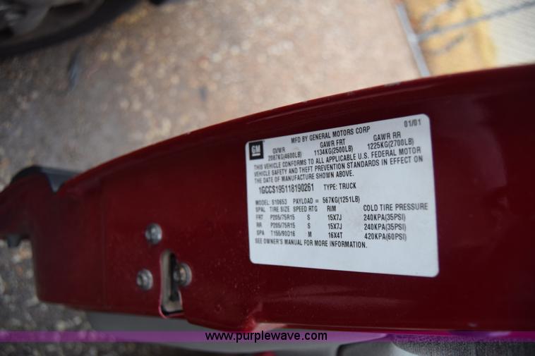 image for item BK9787 2001 Chevrolet S10 Ext. Cab pickup truck