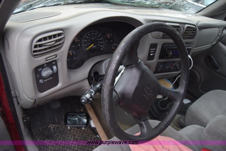 image for item BK9787 2001 Chevrolet S10 Ext. Cab pickup truck