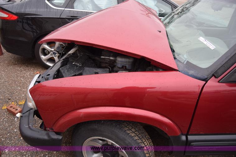 image for item BK9787 2001 Chevrolet S10 Ext. Cab pickup truck