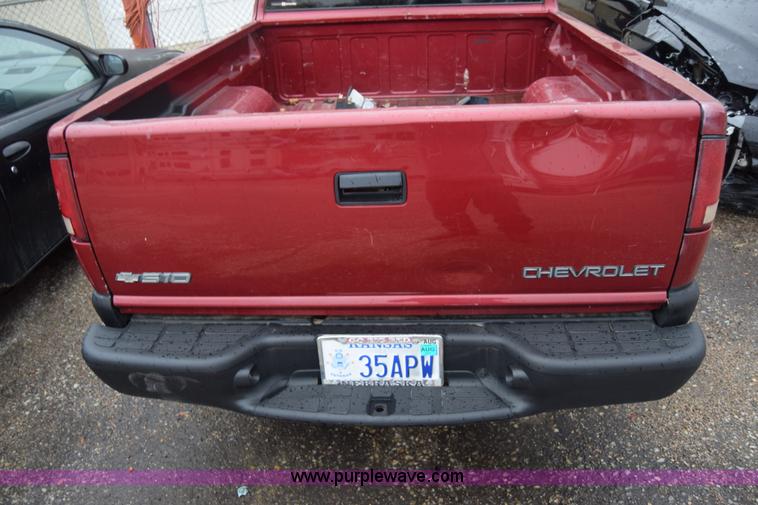 image for item BK9787 2001 Chevrolet S10 Ext. Cab pickup truck