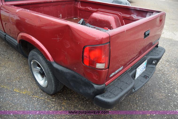 image for item BK9787 2001 Chevrolet S10 Ext. Cab pickup truck