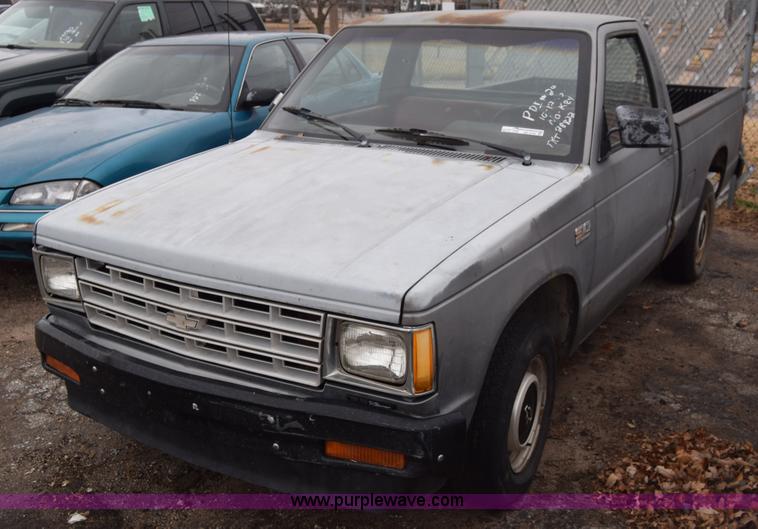 image for item BK9794 1987 Chevrolet S10 pickup truck