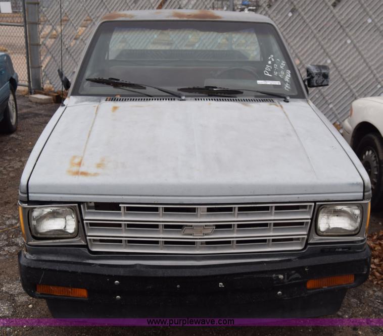 image for item BK9794 1987 Chevrolet S10 pickup truck