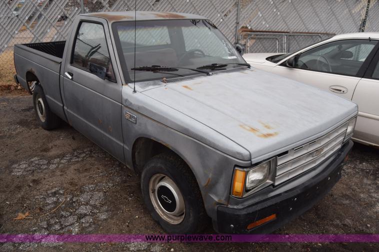 image for item BK9794 1987 Chevrolet S10 pickup truck