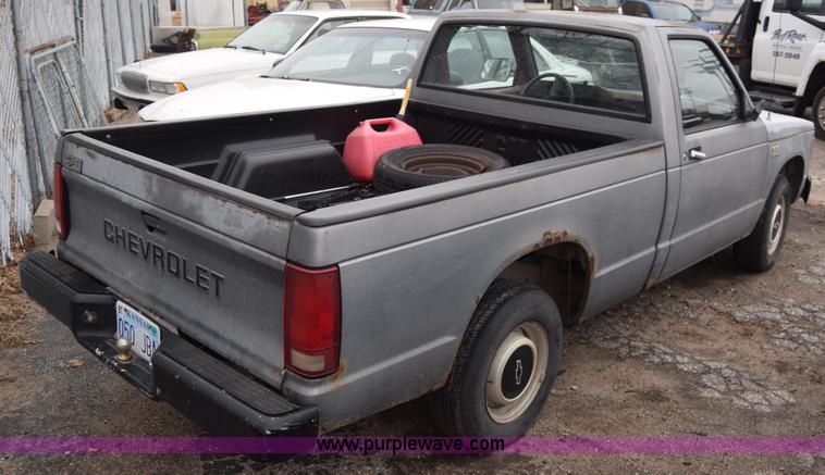 image for item BK9794 1987 Chevrolet S10 pickup truck