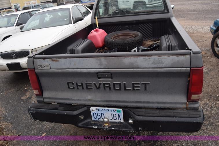 image for item BK9794 1987 Chevrolet S10 pickup truck