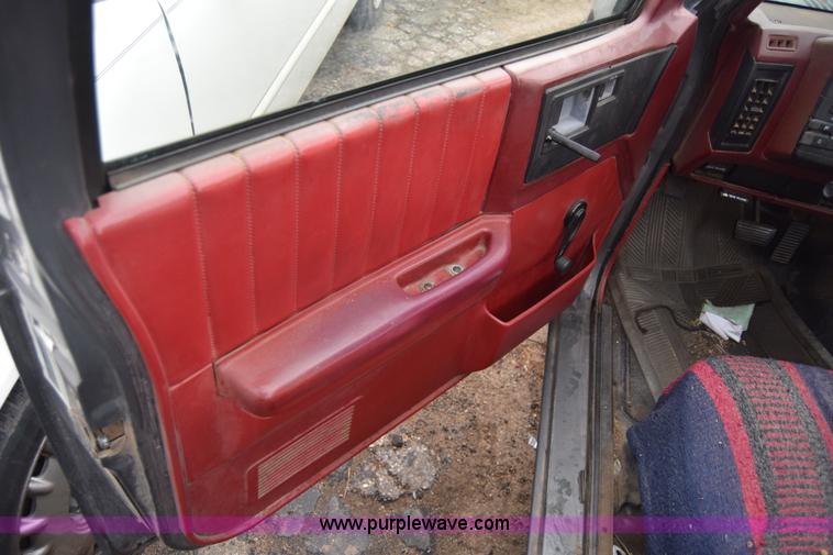 image for item BK9794 1987 Chevrolet S10 pickup truck