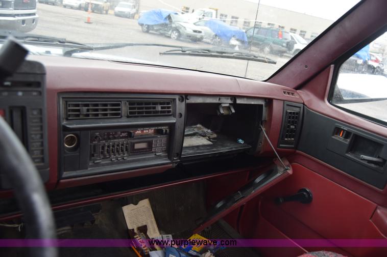 image for item BK9794 1987 Chevrolet S10 pickup truck