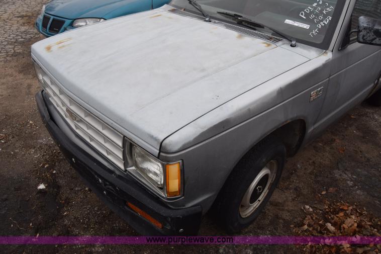 image for item BK9794 1987 Chevrolet S10 pickup truck