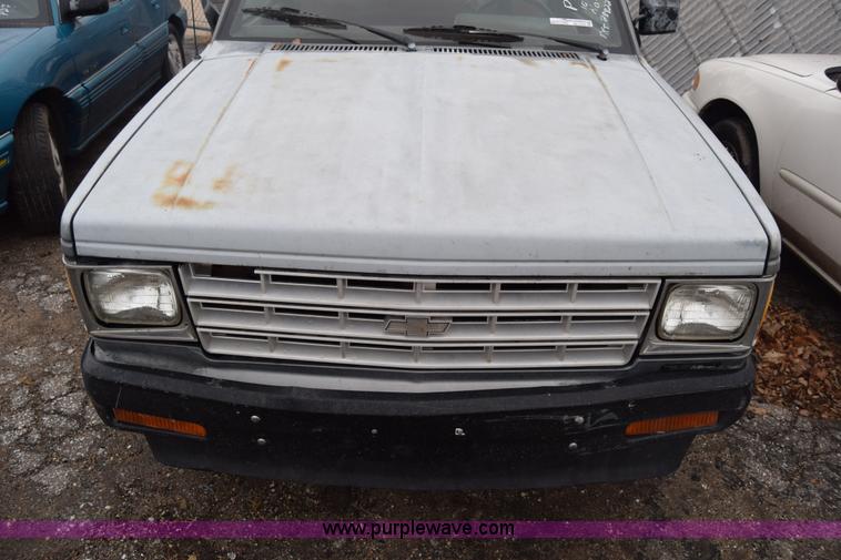 image for item BK9794 1987 Chevrolet S10 pickup truck