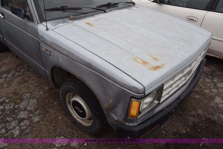 image for item BK9794 1987 Chevrolet S10 pickup truck
