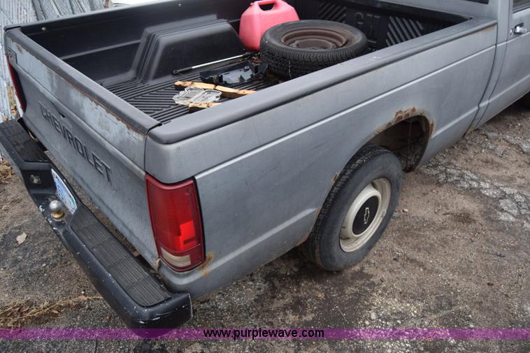 image for item BK9794 1987 Chevrolet S10 pickup truck