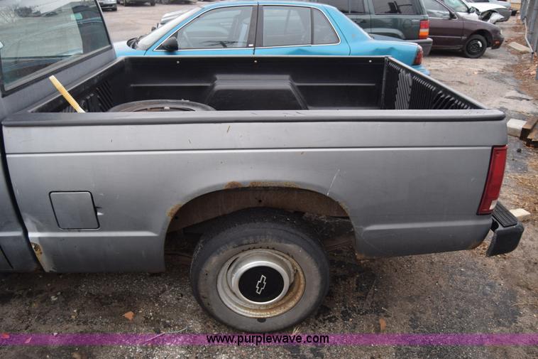 image for item BK9794 1987 Chevrolet S10 pickup truck