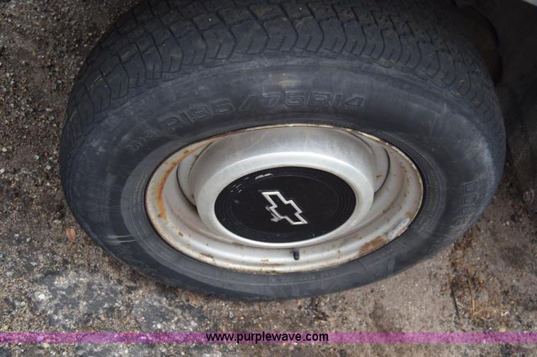 image for item BK9794 1987 Chevrolet S10 pickup truck