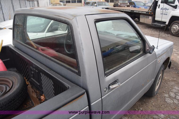 image for item BK9794 1987 Chevrolet S10 pickup truck
