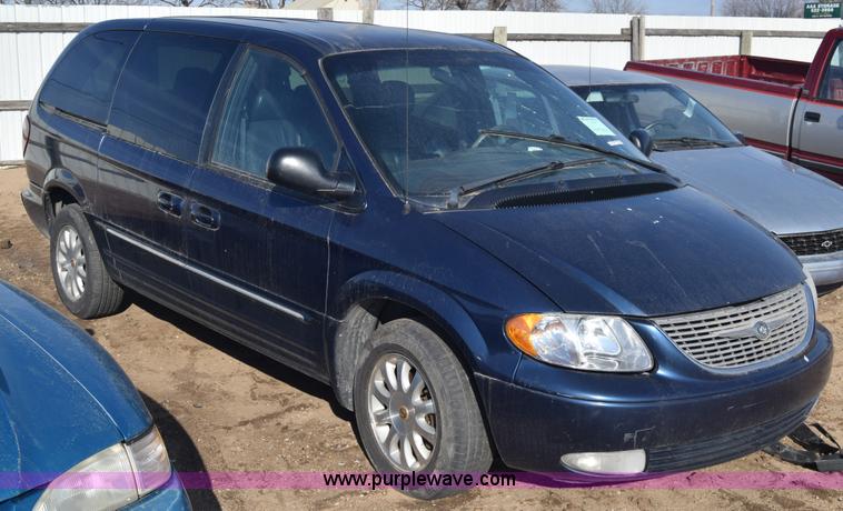 image for item BO9587 2002 Chrysler Town & Country LXi van