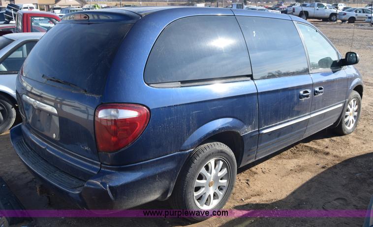 image for item BO9587 2002 Chrysler Town & Country LXi van
