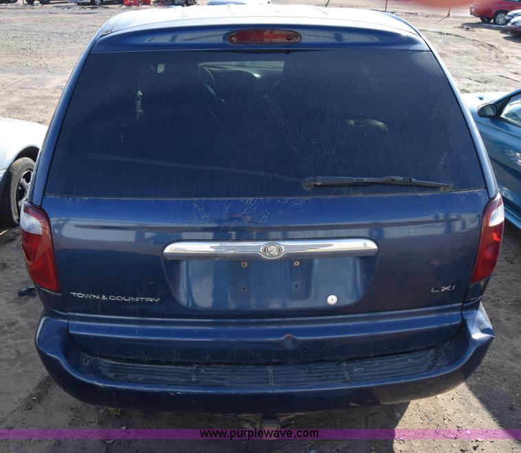 image for item BO9587 2002 Chrysler Town & Country LXi van
