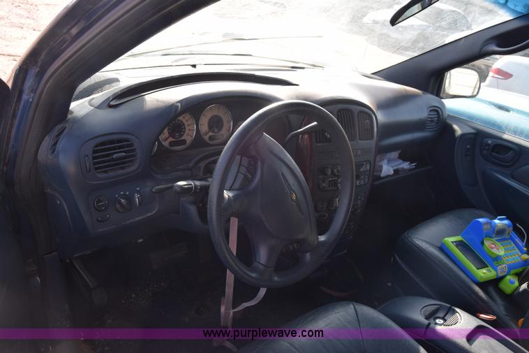 image for item BO9587 2002 Chrysler Town & Country LXi van