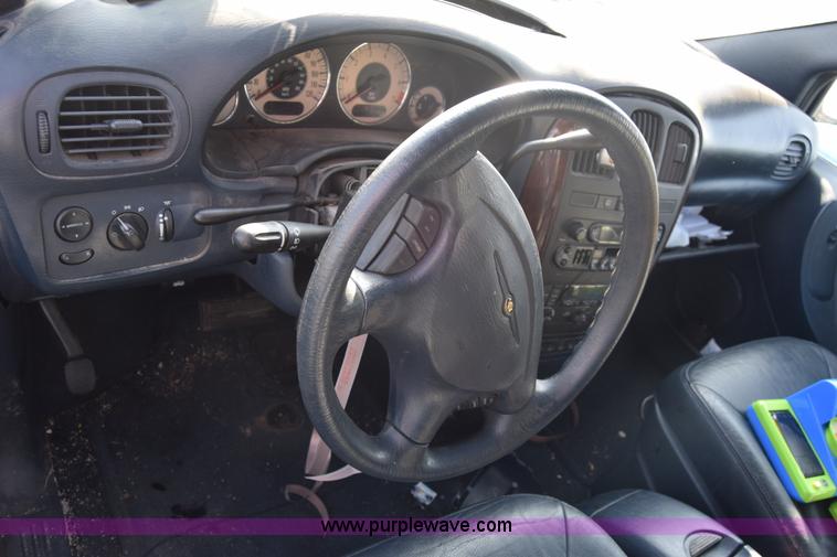 image for item BO9587 2002 Chrysler Town & Country LXi van