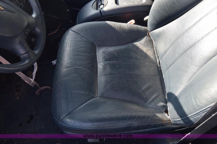 image for item BO9587 2002 Chrysler Town & Country LXi van